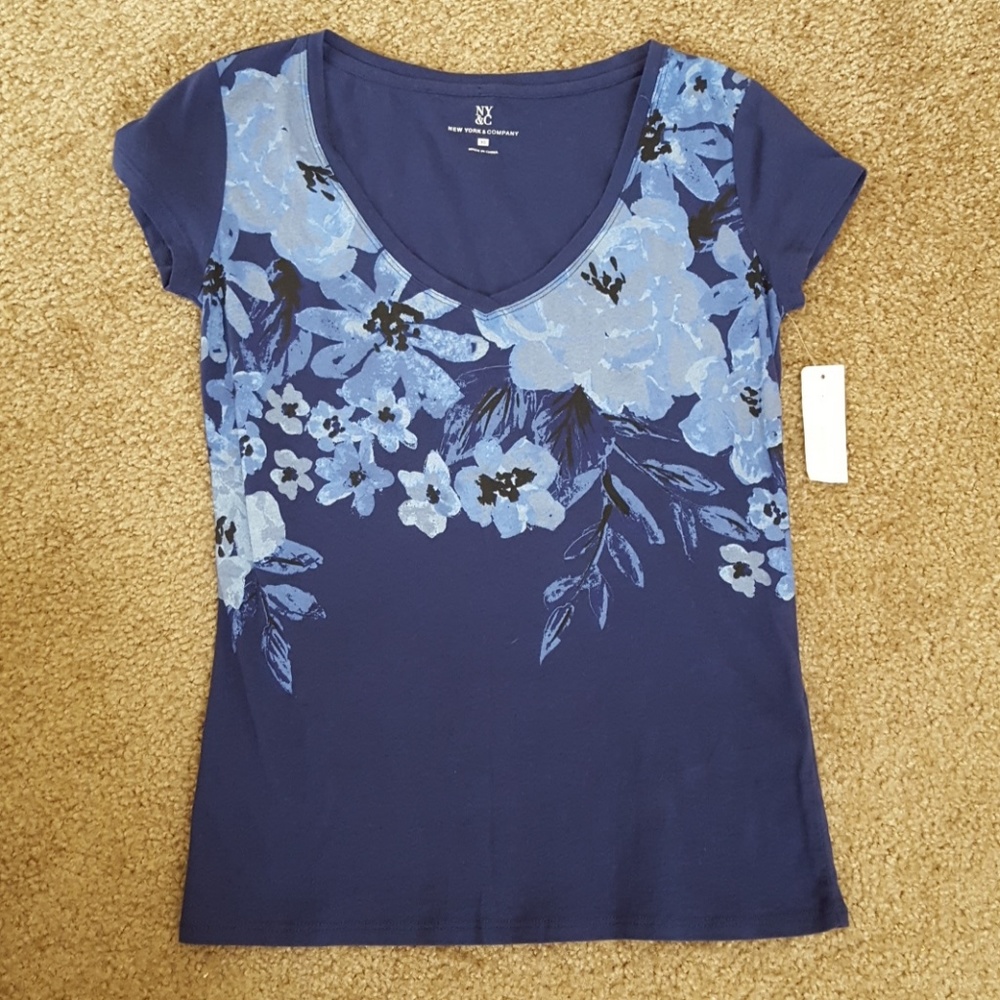 NWT New York & Company Blue top flowers v-neck